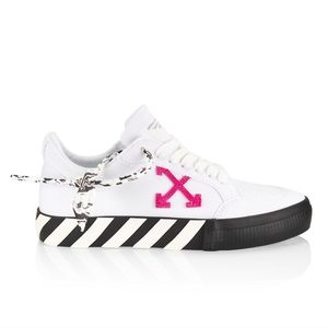 NWT$300 Off-White Vulcanized Canvas Low-Top Sneakers